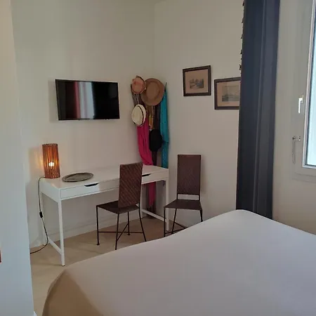 Cosy 100 M2 - Climatise - Calme -centre-ville アパート *
